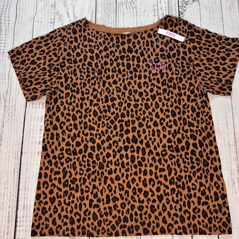 Leopard print tee with pink